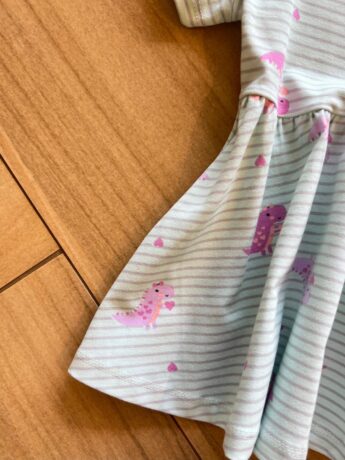 fernandaramoskids com br Vestido Infantil Feminino Curto Rodado Estampa Dinossauro Verde1