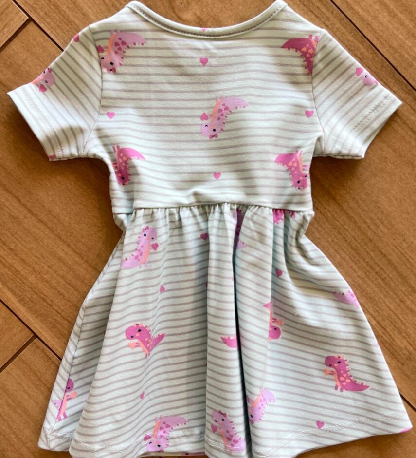 fernandaramoskids com br Vestido Infantil Feminino Curto Rodado Estampa Dinossauro Verde2