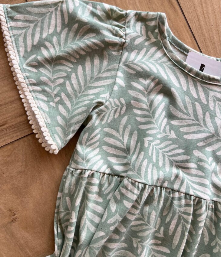 fernandaramoskids com br Vestido Infantil Feminino Manga Curta Estampado com Detalhe Verde1