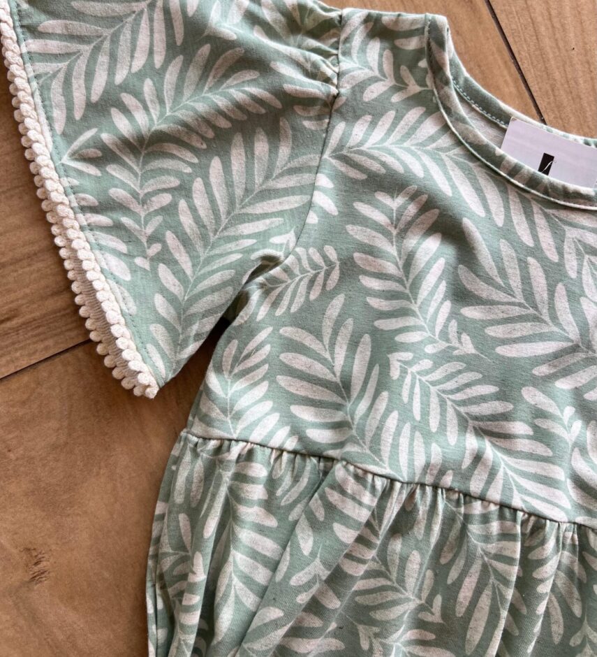 fernandaramoskids com br Vestido Infantil Feminino Manga Curta Estampado com Detalhe Verde1