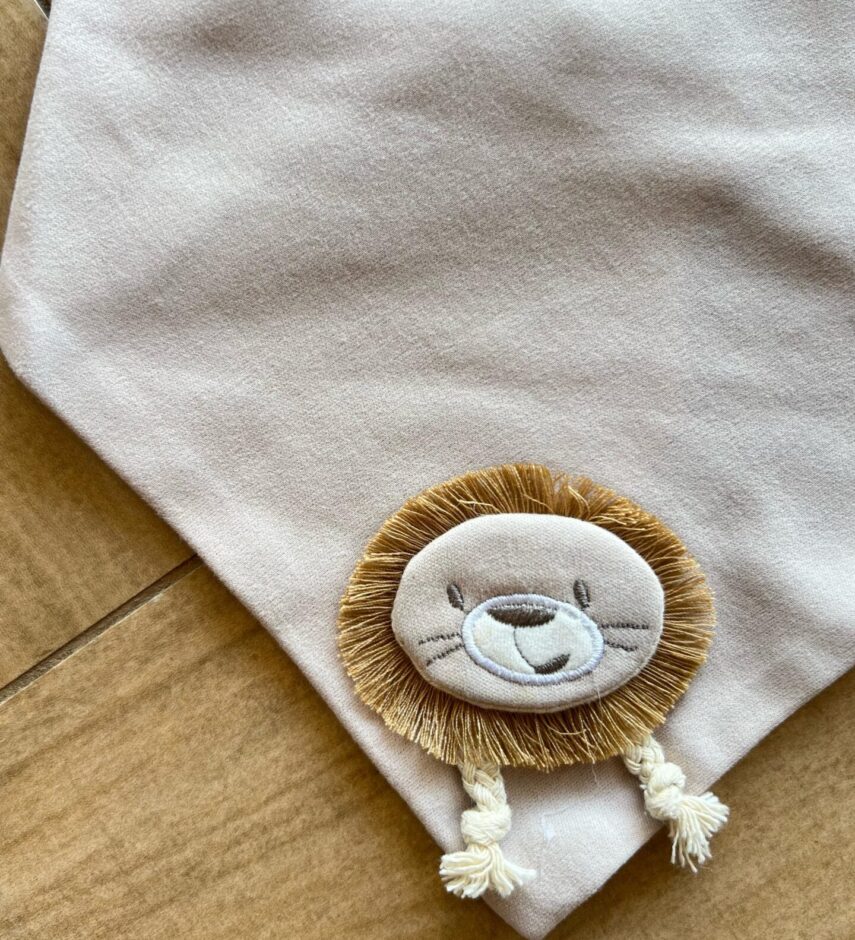 fernandaramoskids com br Babador Infantil Masculino Detalhe do Bichinho Nude1