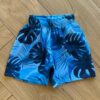 Bermuda Infantil Masculina Tactel Estampa Floral Tons Azuis Fernanda Ramos Kids