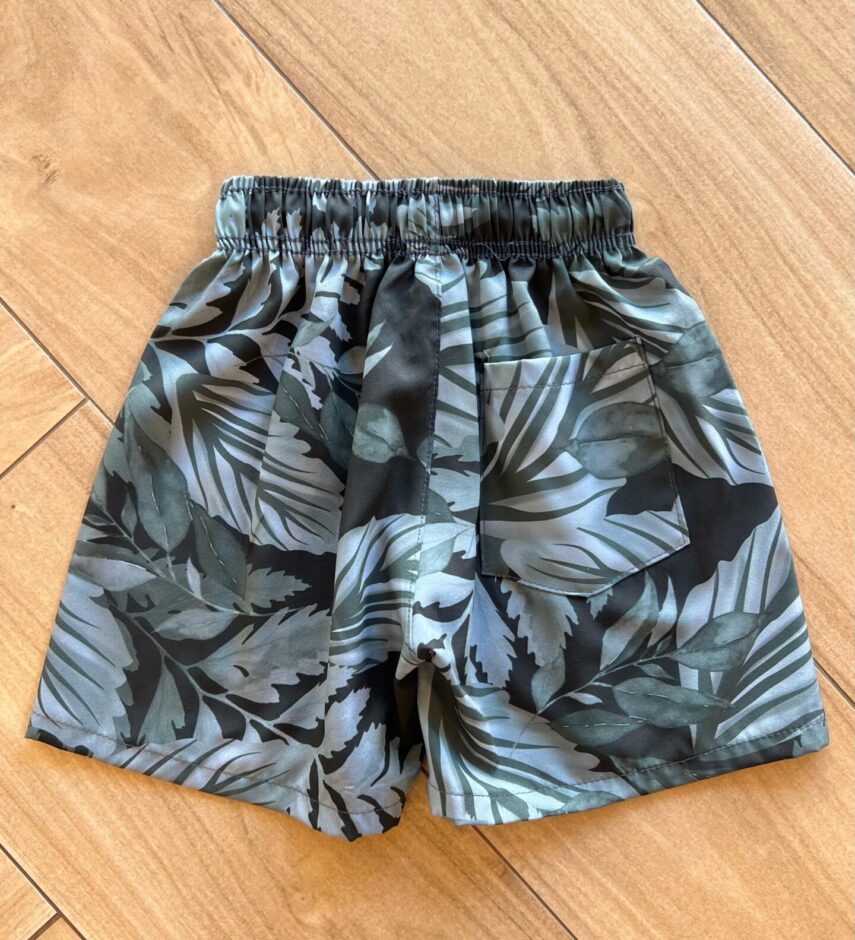 fernandaramoskids com br Bermuda Infantil Masculina Tactel Estampa Floral Verde2