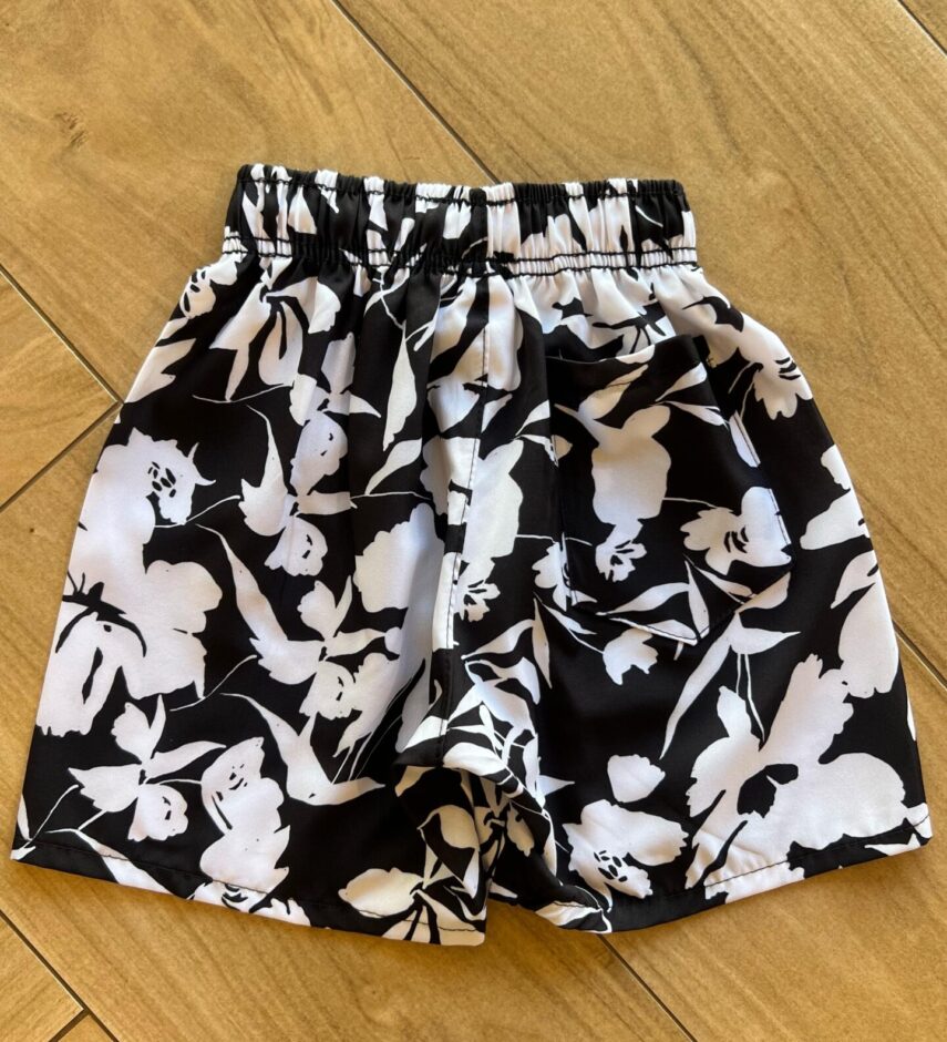 fernandaramoskids com br Bermuda Infantil Masculina Tactel Estampada Preta e Branca2