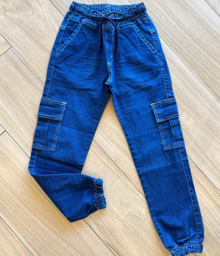 Calça Masculina Infantil Jeans Jogger com Bolsos e Cordão Fernanda Ramos Kids
