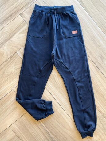 Calça Masculina Infantil Jogger com Bolsos e Detalhe Preta Fernanda Ramos Kids