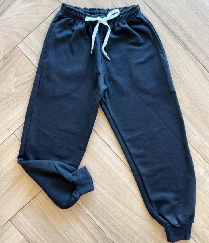 Calça Masculina Infantil Jogger Moletom com Bolsos e Cordão Preta Fernanda Ramos Kids