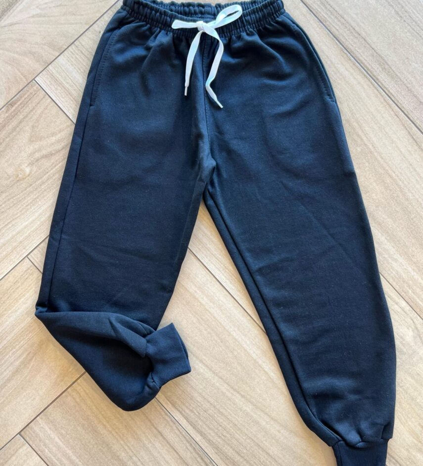 Calça Masculina Infantil Jogger Moletom com Bolsos e Cordão Preta Fernanda Ramos Kids