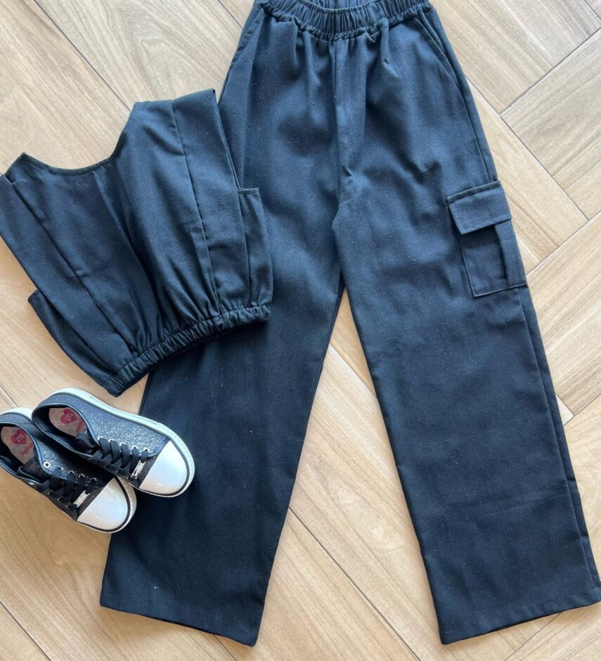 Conjunto Feminino Viscolinho Blusa Cropped e Calça Cargo Preto Fernanda Ramos Kids