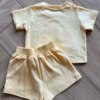 Conjunto Infantil Blusa Cropped com Detalhe e Short Saia Amarelo Conjunto Infantil Blusa Cropped com Detalhe e Short Saia Amarelo Fernanda Ramos Kids