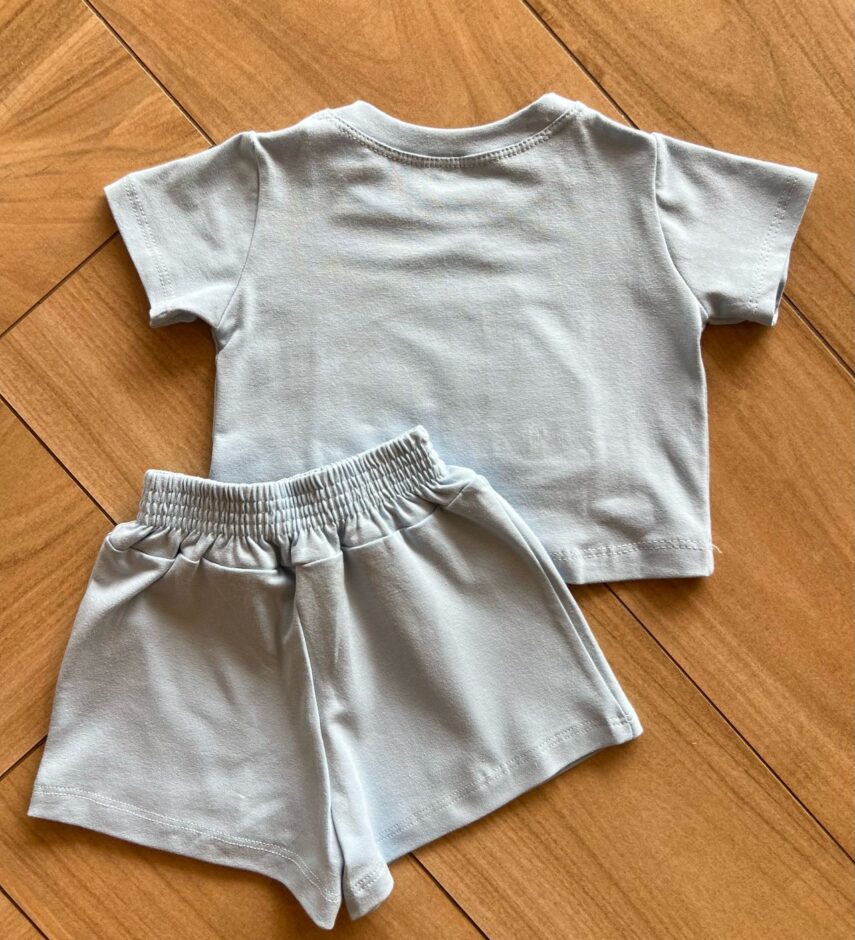 Conjunto Infantil Blusa Cropped com Detalhe e Short Saia Azul Fernanda Ramos KIds