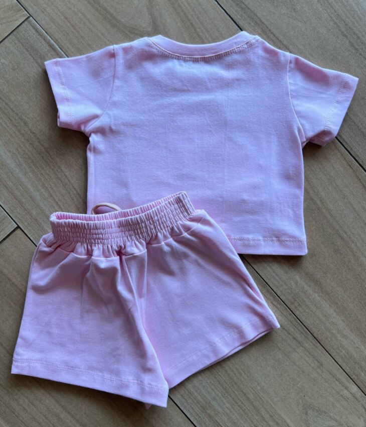 Conjunto Infantil Blusa Cropped com Detalhe e Short Saia Rosa Bebê Fernanda Ramos Kids