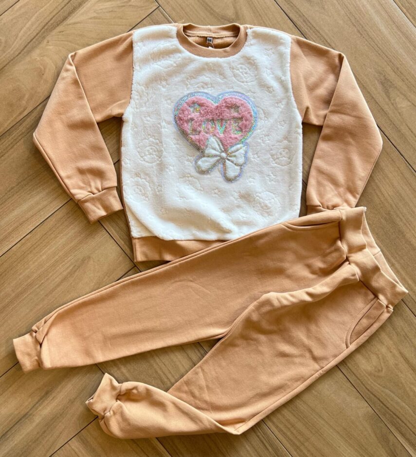 Conjunto Infantil Feminino Blusa Manga Longa Love e Calça Bege Fernanda Ramos Kids
