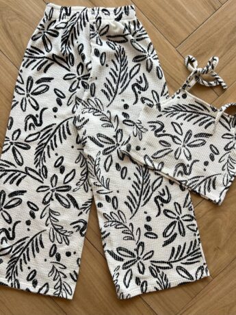 fernandaramoskids com br Conjunto Infantil Feminino Cropped Alça e Calça Wide Leg Estampado3