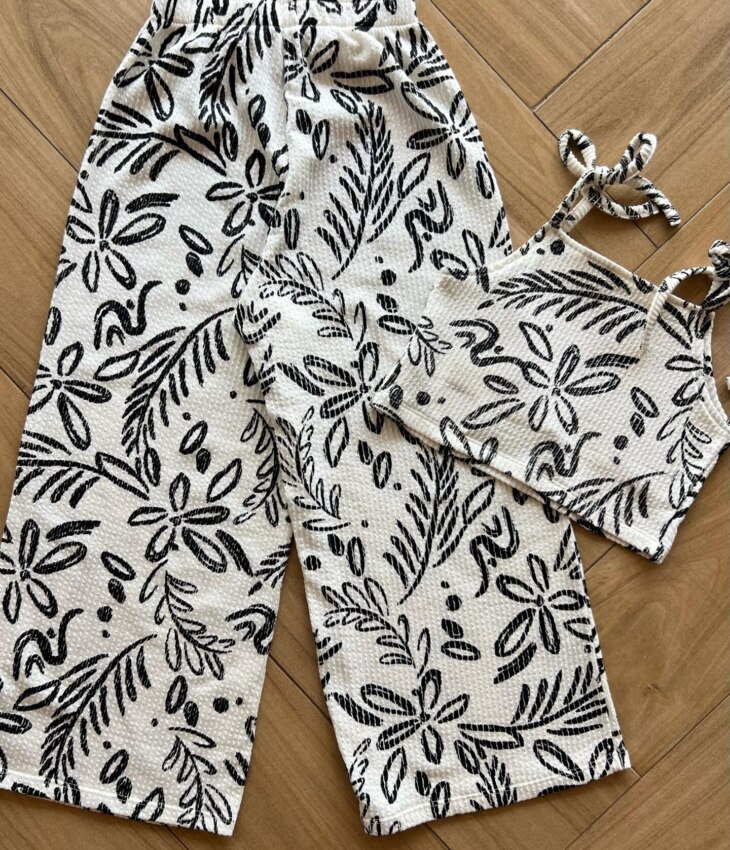 fernandaramoskids com br Conjunto Infantil Feminino Cropped Alça e Calça Wide Leg Estampado3