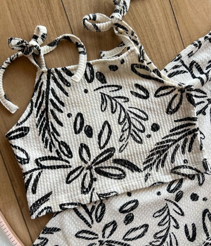 fernandaramoskids com br Conjunto Infantil Feminino Cropped Alça e Calça Wide Leg Estampado1