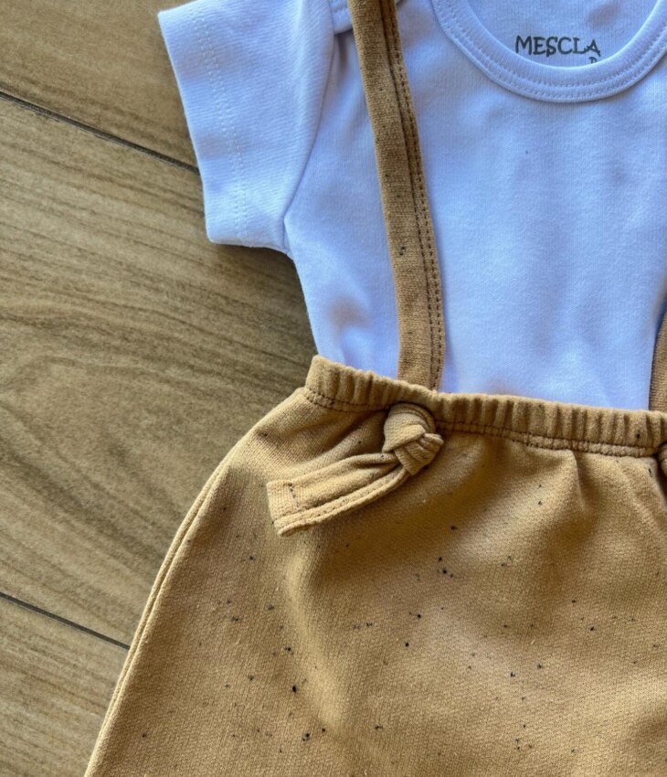 fernandaramoskids com br Conjunto Infantil Masculino Body Branco e Jardineira Moletom Mescla1