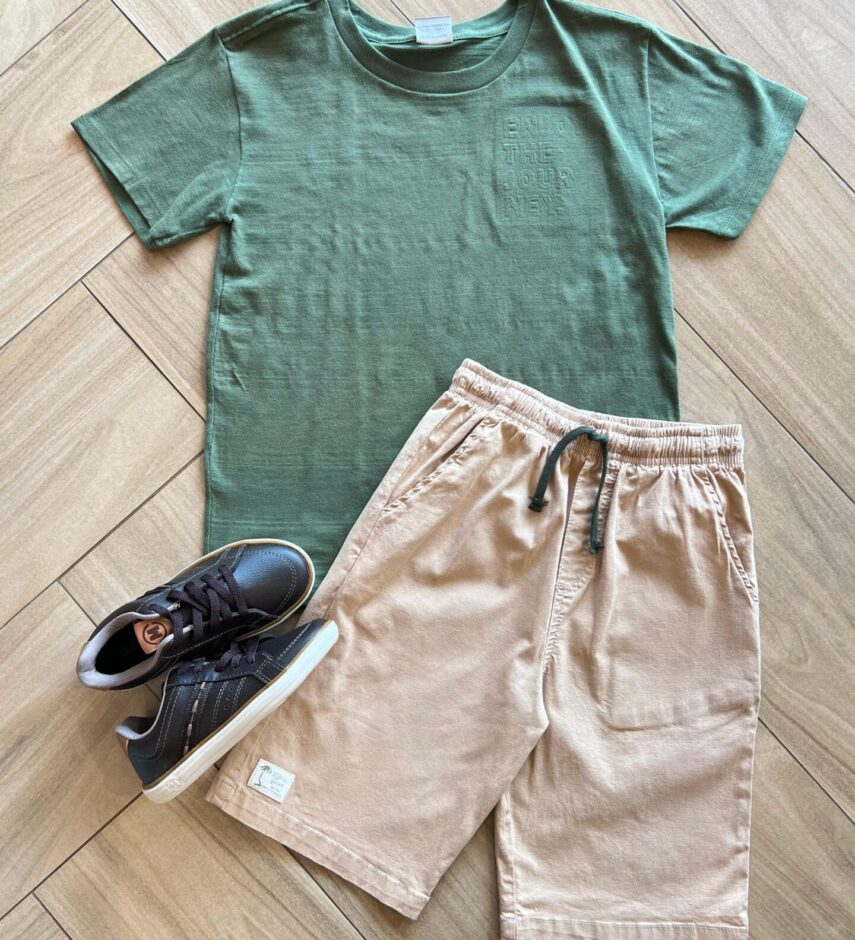 Conjunto Masculino Camiseta Malha e Bermuda Sarja Bege Fernanda Ramos Kids
