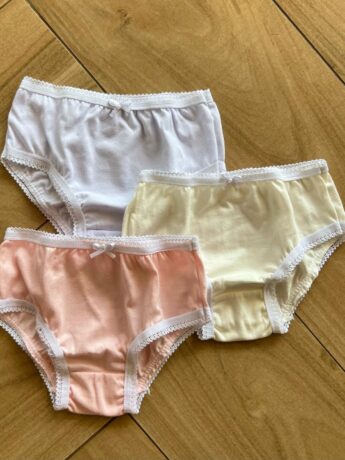 Kit Calcinha Infantil Feminina Rosa, Lilás e Amarelo Claro Fernanda Ramos Kids