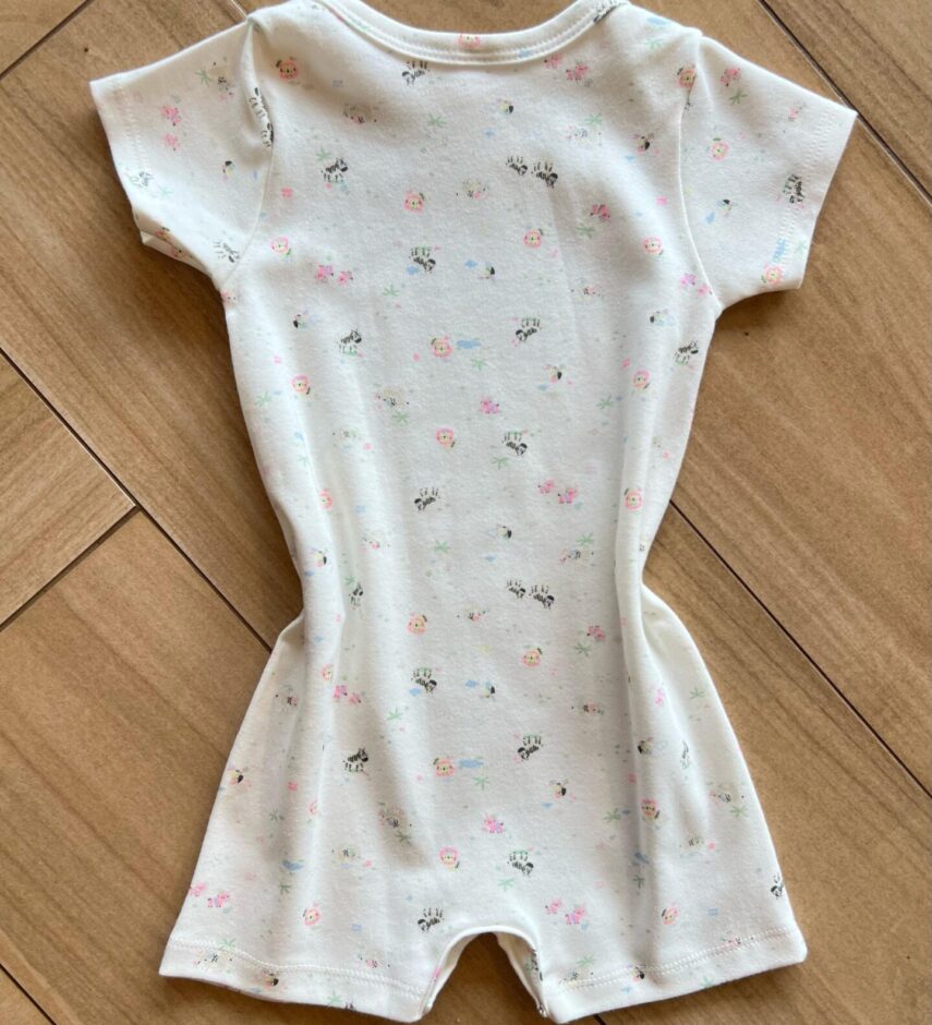 Macaquinho Infantil Feminino em Suedine Estampa Zebras Off White Fernanda Ramos Kids
