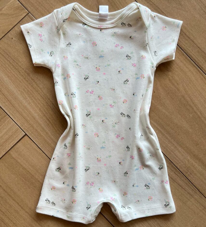 Macaquinho Infantil Feminino em Suedine Estampa Zebras Off White Fernanda Ramos Kids