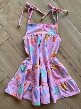 Vestido Infantil Feminino Curto Amarração na Alça Estampa Bichinhos Fernanda Ramos Kids