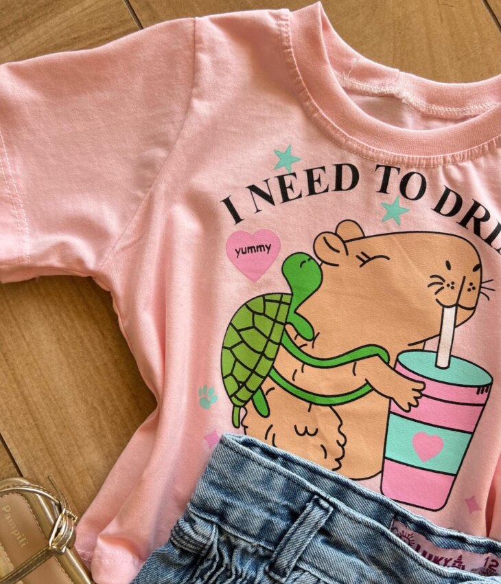 fernandaramoskids com br Blusa Cropped Infantil Feminino Manga Curta I Need To Drink Rosa1