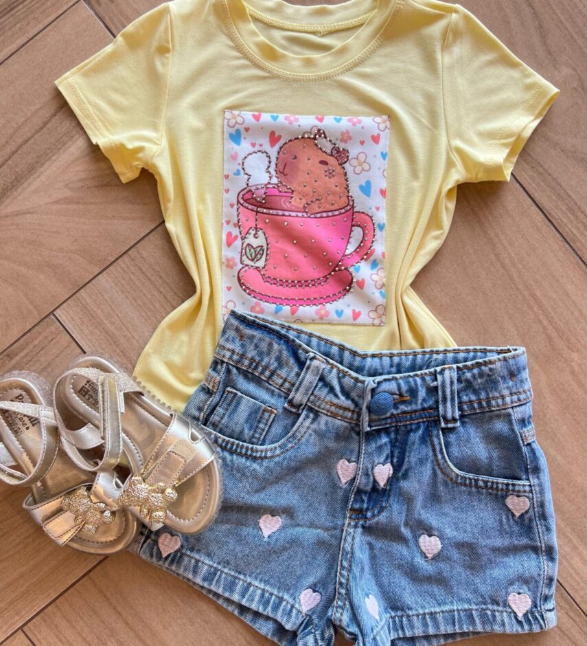 Blusa Infantil Feminina Manga Curta Malha Amarela de Capivara Fernanda Ramos Kids