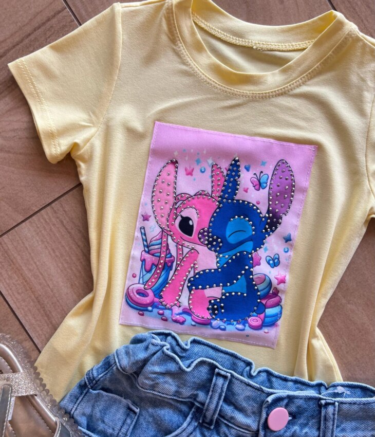 fernandaramoskids com br Blusa Infantil Feminina Manga Curta Malha Amarela Stich Apaixonado1