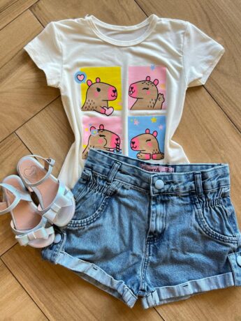 Blusa Infantil Feminina Manga Curta Malha Capivara Off White Fernanda Ramos Kids