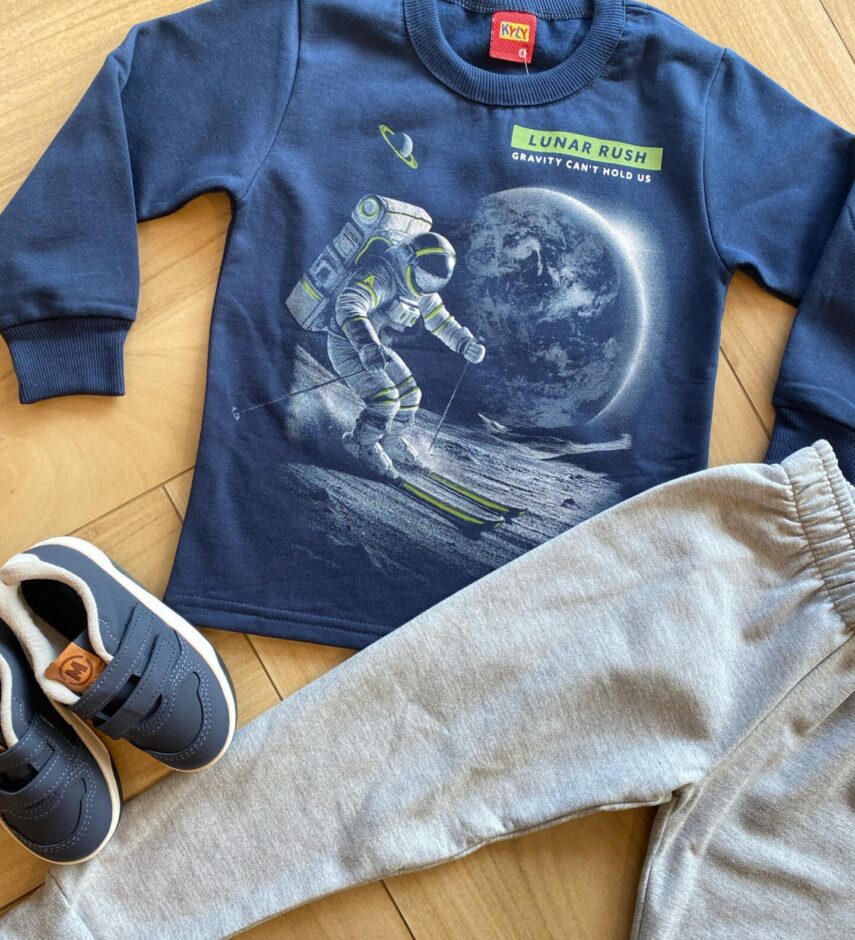 fernandaramoskids com br Conjunto Infantil Masculino Blusa Astronauta e Calça Cinza Clara1