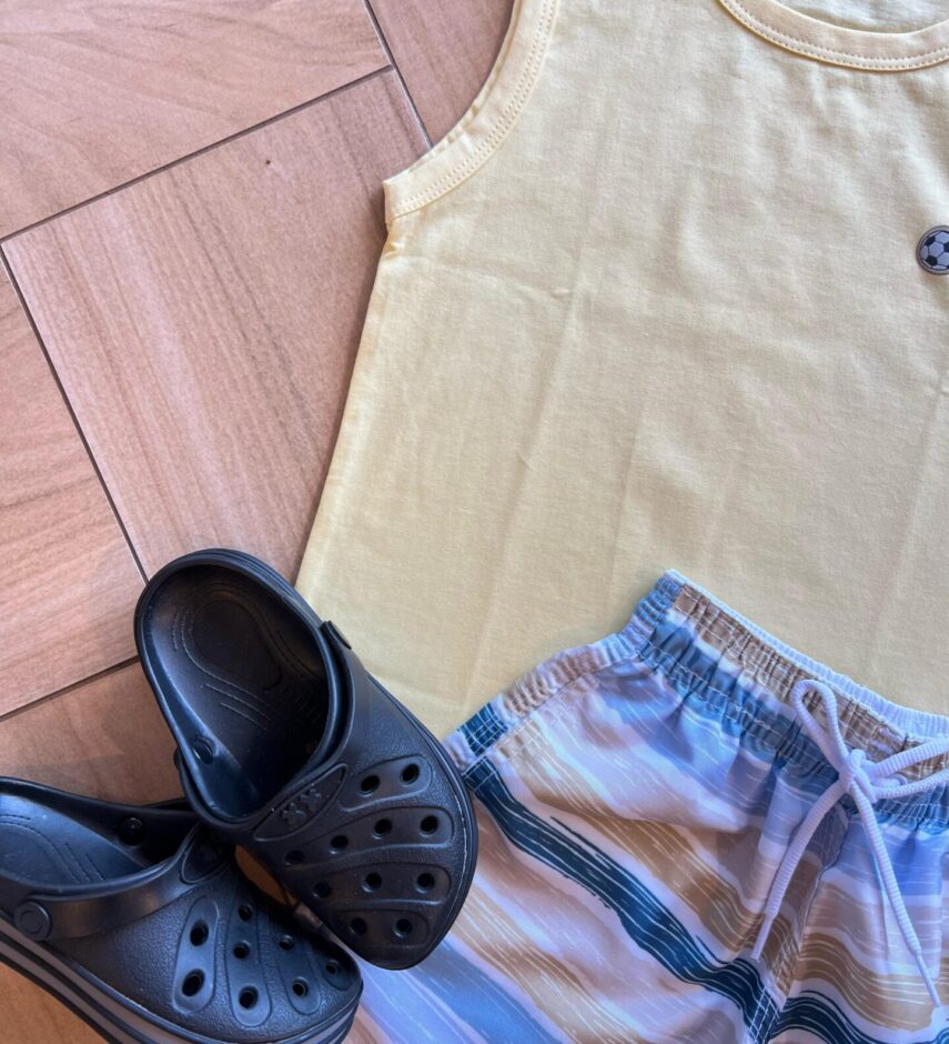 fernandaramoskids com br Conjunto Infantil Masculino Regata Amarela e Bermuda Listrada1