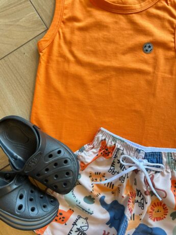 fernandaramoskids com br Conjunto Infantil Masculino Regata Laranja e Bermuda Estampada1