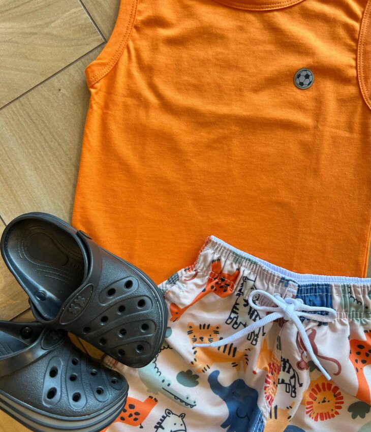 fernandaramoskids com br Conjunto Infantil Masculino Regata Laranja e Bermuda Estampada1