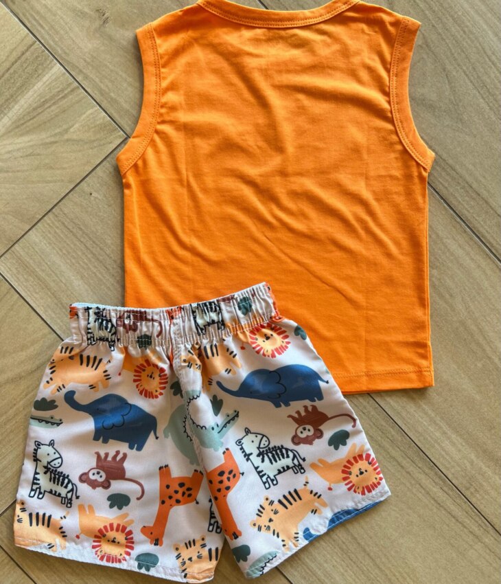 fernandaramoskids com br Conjunto Infantil Masculino Regata Laranja e Bermuda Estampada2