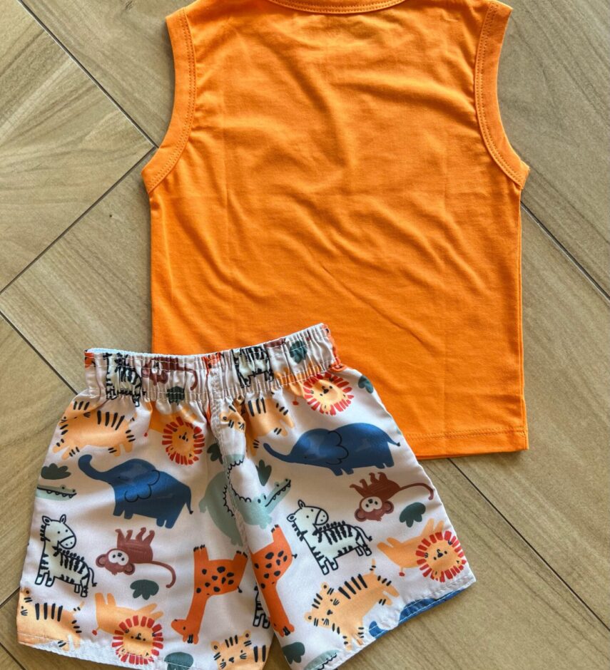 fernandaramoskids com br Conjunto Infantil Masculino Regata Laranja e Bermuda Estampada2