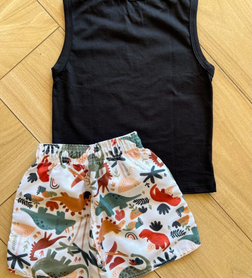 fernandaramoskids com br Conjunto Infantil Masculino Regata Preta e Bermuda Estampada2
