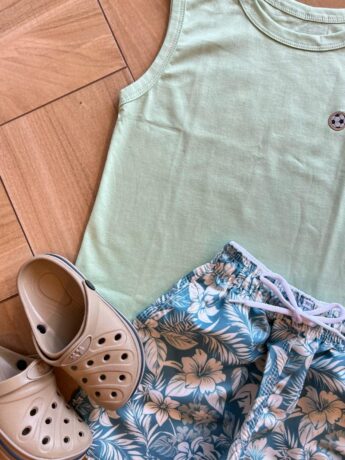 fernandaramosstore com br Conjunto Infantil Masculino Regata Verde e Bermuda Estampa Floral1