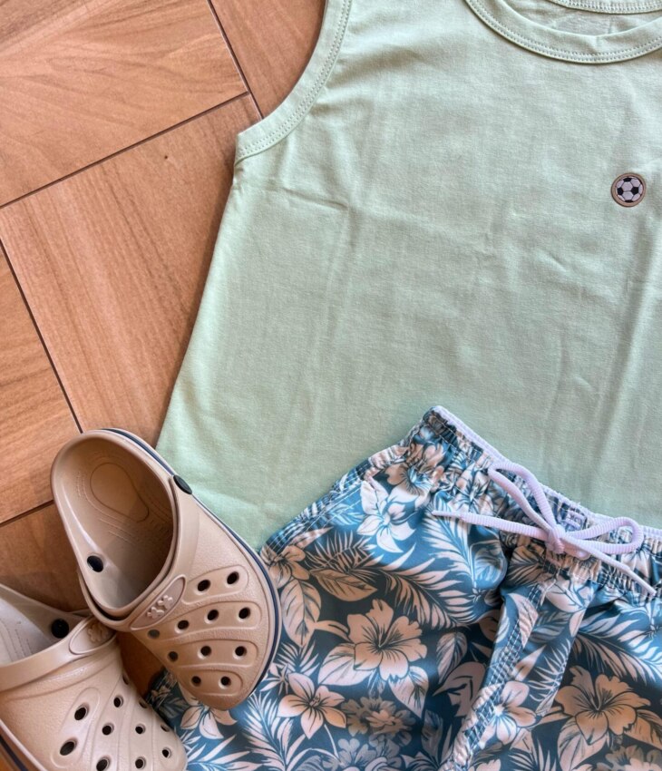 fernandaramosstore com br Conjunto Infantil Masculino Regata Verde e Bermuda Estampa Floral1