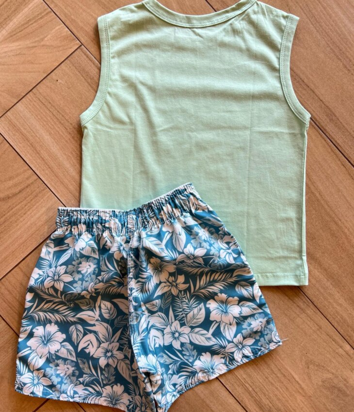 fernandaramosstore com br Conjunto Infantil Masculino Regata Verde e Bermuda Estampa Floral2