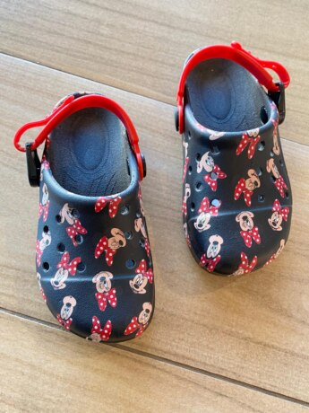 Babuche Infantil Feminino Estampado Preto e Vermelho Fernanda Ramos Kids