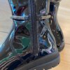 fernandaramoskids com br Bota Infantil Feminina Cano Curto Detalhe em Strass Verniz Preta2