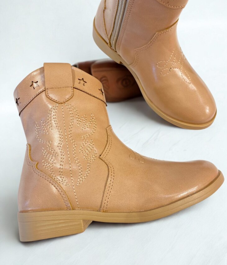 Bota Infantil Feminina Mini Cano Curto com Detalhes Bege Fernanda Ramos Kids