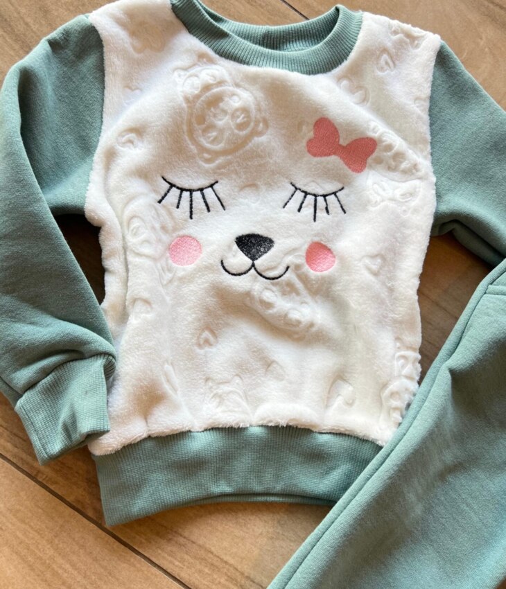 fernandaramoskids com br Conjunto Infantil Feminino Moletom Blusa e Calça com Detalhes Verde1