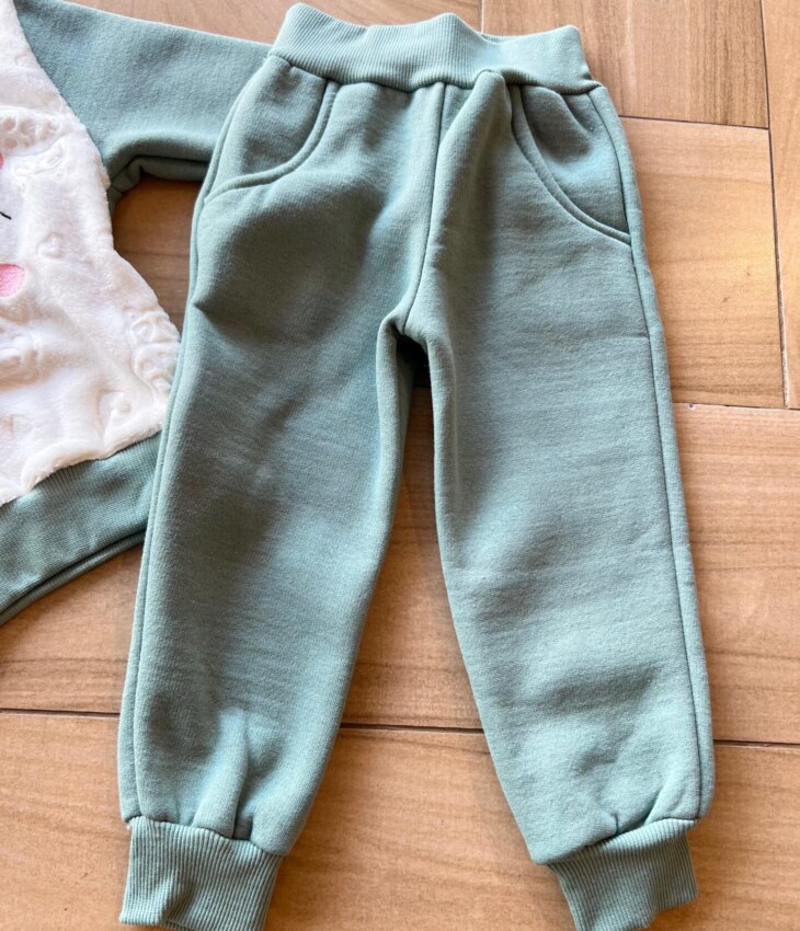 fernandaramoskids com br Conjunto Infantil Feminino Moletom Blusa e Calça com Detalhes Verde2