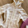 fernandaramoskids com br Conjunto Infantil Feminino Moletom Jaqueta Laço Nude e Calça1