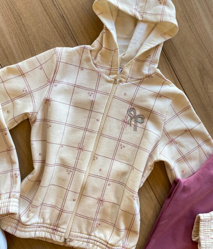 fernandaramoskids com br Conjunto Infantil Feminino Moletom Jaqueta Laço Nude e Calça1