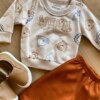 fernandaramoskids com br Conjunto Infantil Masculino Blusão Estampa e Calça Jogger Caramelo1