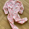 fernandaramoskids com br Pijama Macacão Infantil Feminino Peluciado Estampa Nuvens Rosa2