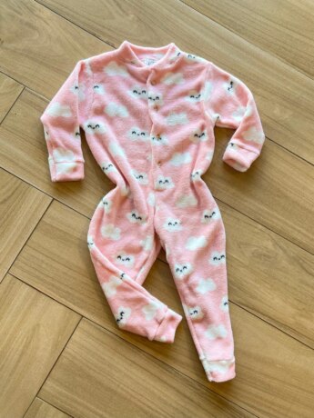 Pijama Macacão Infantil Feminino Peluciado Estampa Nuvens Rosa Fernanda Ramos Kids